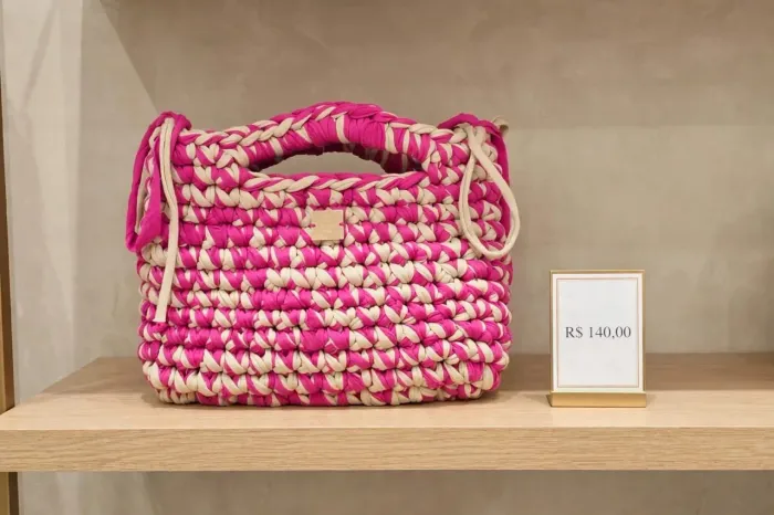 Bolsa de crochê artesanal