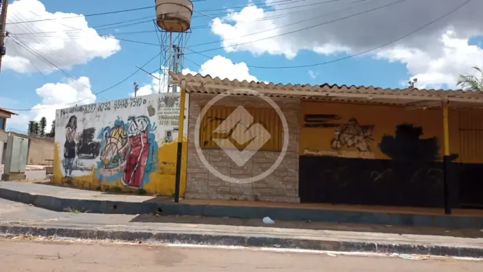 LOTE EM AVENIDA BEM LOCALIZADO , ENFRENTE A PRAÇA codigo: 292872