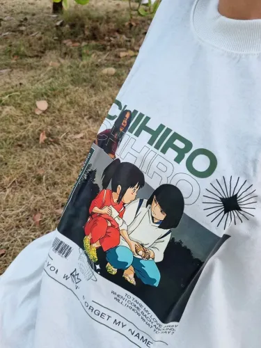 Camiseta Oversized "Chihiro - Studio Ghibli"