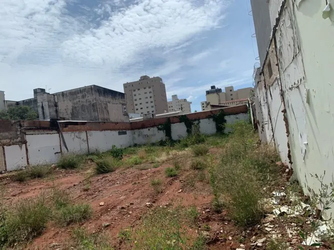 Terreno à venda no bairro Martins em Uberlândia