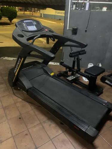 Esteira elétrica Rt 250 com elevação black