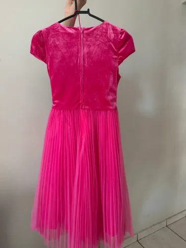 Vestido de festa rosa plissado