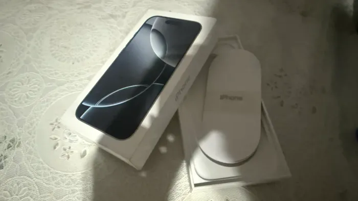 Caixa IPhone 16 pro 