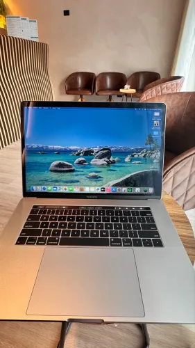 MacBook Pro 15 2020 16GB 500GB Estado de Novo