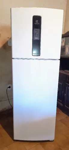 Vendo Geladeira Electrolux 390L Inverter - Seminova