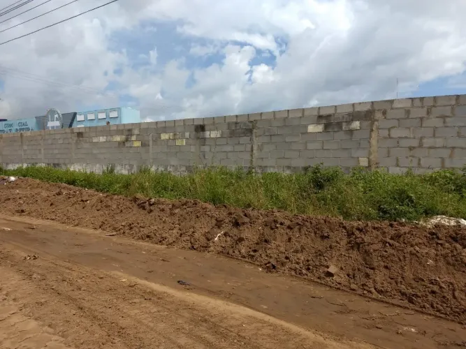 Vendo este terreno 51mil metros quadrados