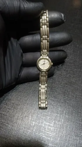 Relógio Guess Dama antigo vintage não foi testado