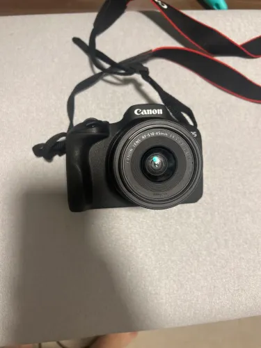 Canon EOS R100 + lente 18-45mm