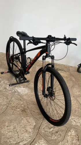 Bicicleta oggi 7.0 Grupo shimano alívio 9v Freios hidráulico  Pneus kenda  Tamanho 15.5