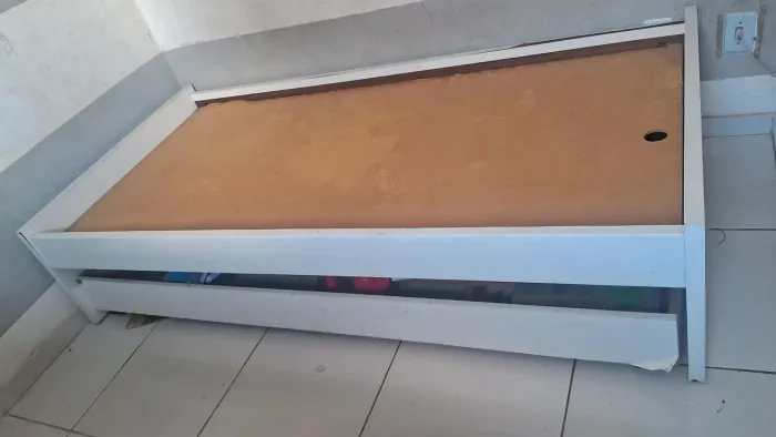 Vendo bicama branca de solteiro...