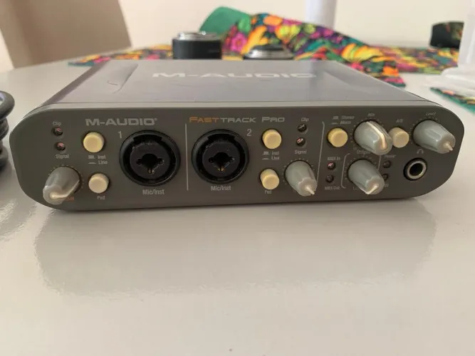 Interface de áudio M-audio fast track pro 