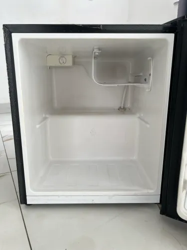 Vende-se frigobar Philco 45L