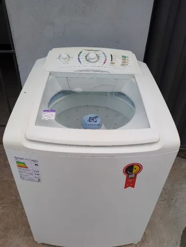 Vendo máquina de lavar Eletrolux 12k conservado 6 meses de garantia