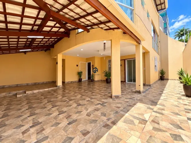 Casa geminada a venda no bairro Castelo!