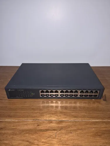 Switch TP-Link TL-SF1024D 24 Portas 10/100Mbps