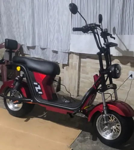 Scooter elétrica x13, comprada em 20/03/2026. Contém ré, som, baú para bolsa, alarme, nfc.