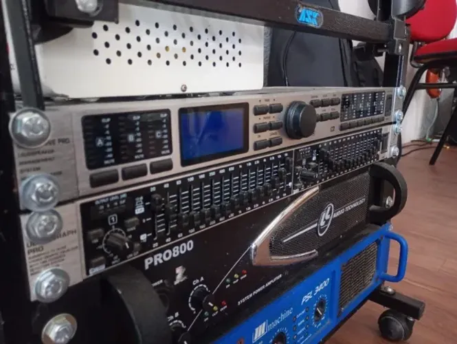 ? Kit Behringer Profissional - DCX2496 + DEQ Graph Pro ?