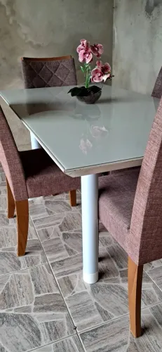 Mesa com 4 cadeiras