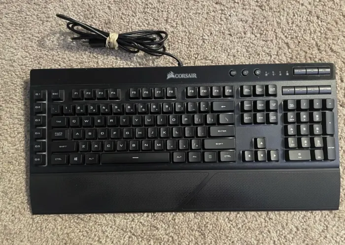 Corsair K55 RGB Original - Praticamente novo