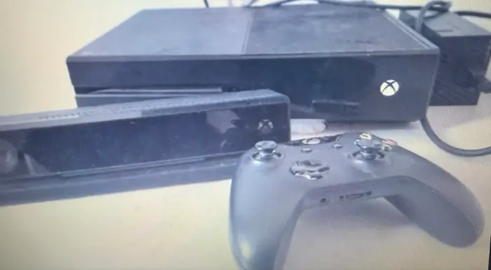 Xbox One + Kinect + 2 Controles + 11 Jogos + Readset+ Caixa