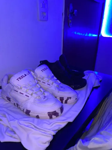 Dc shoes e tesla coil