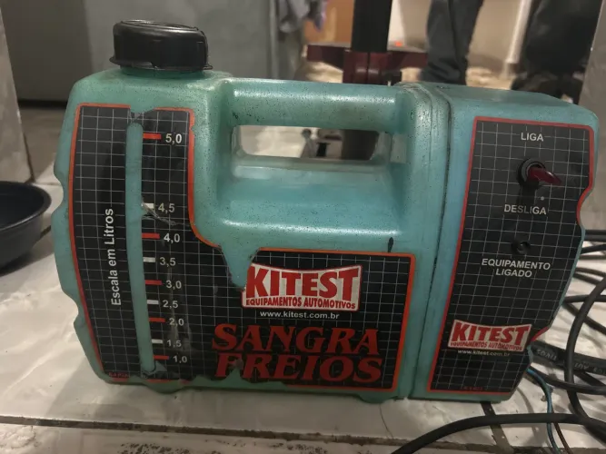 máquina elétrica de sangrar freios Kitest.