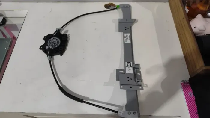 MÁQUINA DE VIDRO ELÉTRICO SEM MOTOR - LADO ESQUERDO - GOL BOLA / PARATI