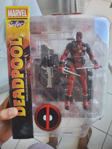 Marvel Select - DEADPOLL (LACRADO)