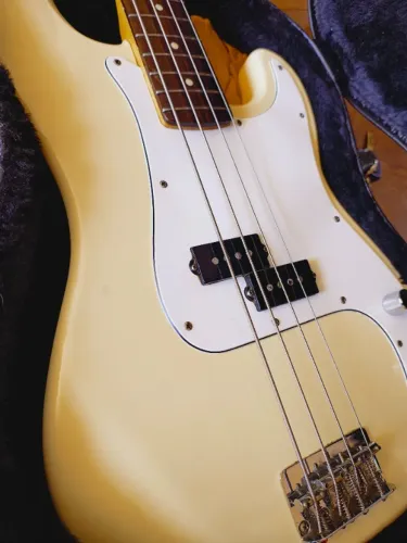 Baixo Fender