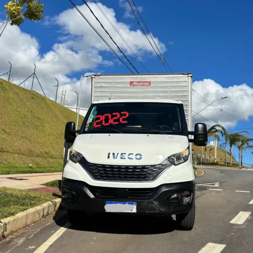 Iveco 35150 com  apenas 46 mil km original pode dirigir com a carteira B