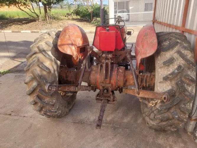 Vendo trator