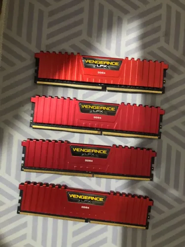 Memória RAM Corsair Vengeance LPX DDR4 2666 MHz ? 16 GB