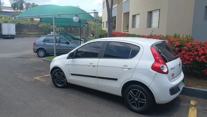 Fiat Palio Attractive 1.0 EVO Fire Flex 8V 5P 2013