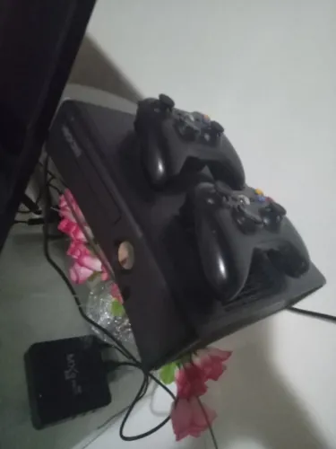 X Box 360 Slim Kinet 2 Controles Desbloqueado