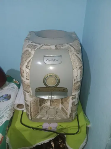 Vende-se um bebedouro de mesa Esmaltec
