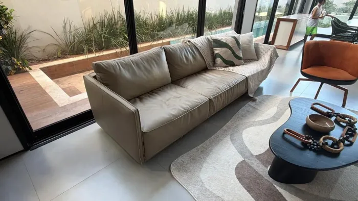 Sofá em couro legítimo