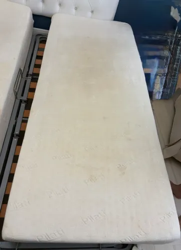 Colchão em látex marca pilati, solteiro medindo 1,94 por 0,78 por 0,20. Duas unidades. 