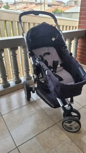 Carrinho e bebê conforto