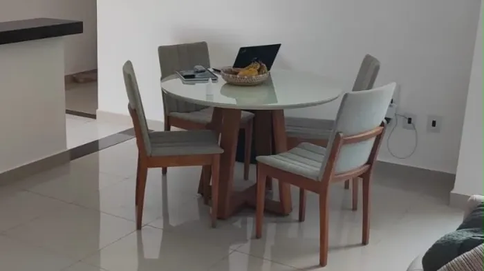 Mesa de jantar redonda 4 cadeiras