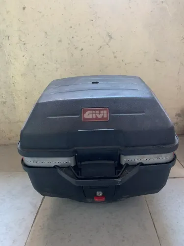 Baú Givi mais suporte