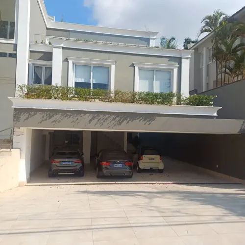 Casa para venda tem 626 metros quadrados com 4 quartos