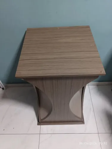 Base para mesa 4 cadeiras em MDF, ótimo estado.