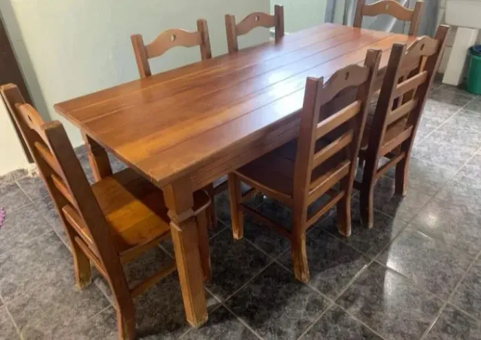 Mesa madeira maciça com 6 cadeiras