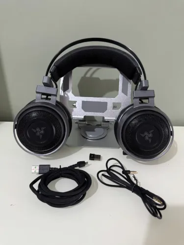 Headset Razer Nari Ultimate Wireless com Dongle e Cabos