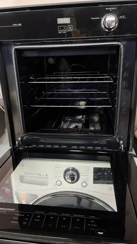 Forno de embutir 78L Brastemp preto com timer e Grill