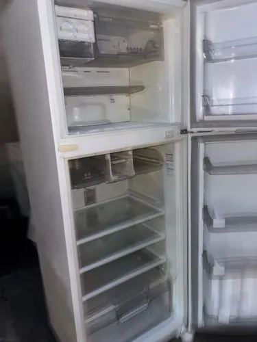Vendo geladeira da marca Brastemp é muito boa