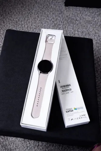 Smartwatch Samsung Galaxy Watch4 40mm Rose. Com NF, carregador e caixa originais.