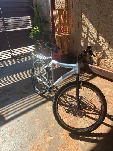 Bicicleta Aro 26 Alumínio ? 24 Marchas (Com Bagageiro)