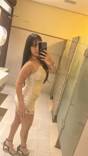 Vestido com amarração no pescoço