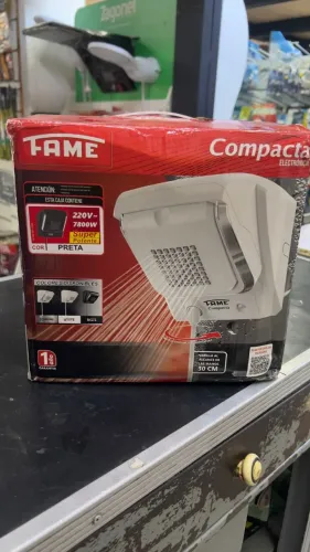 Chuveiro Elétrico Eletrônico 220V 7800W Preto Compacta Fame (VENDA MOSTRUARIO)